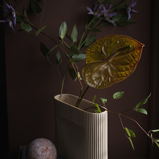 Ваза Muuto Ridge Vase Off-White 35 cm