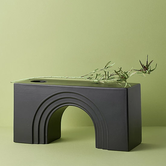 Ваза ARCH Large чорна Ваза ARCH Large чорна